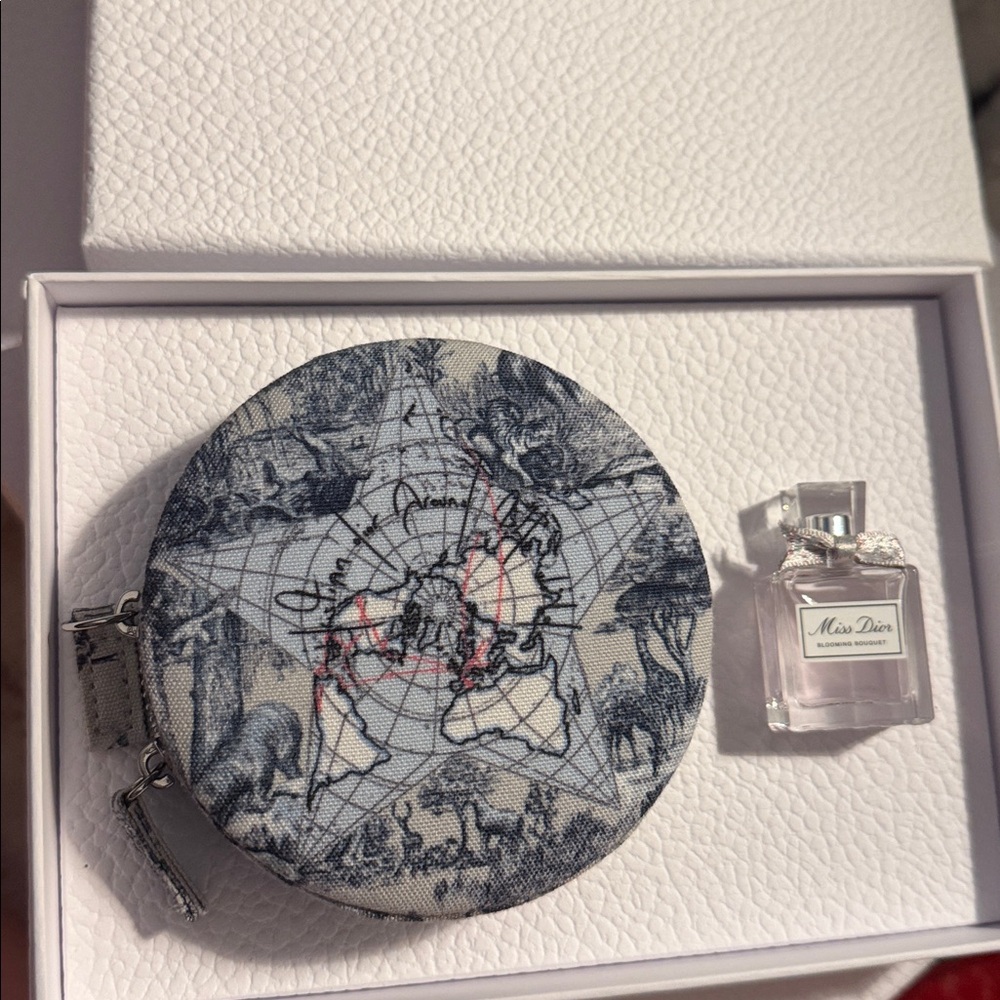 Dior Jewelry travel small case with Miss Dior mini Perfume - Picture 9 of 9